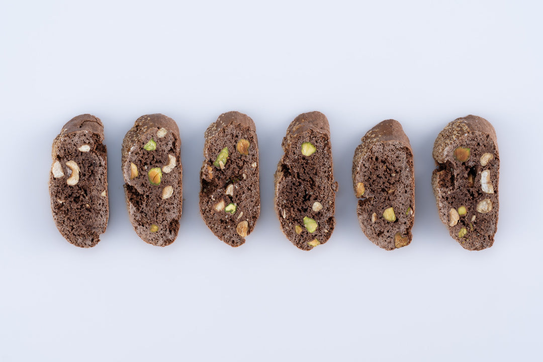 Cantucci al Cacao con Nocciole e Pistacchi